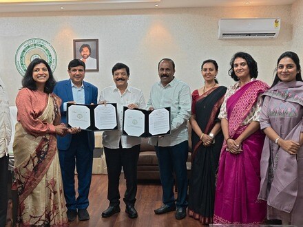 టూర్ ఆపరేటర్లతో అవగాహన ఒప్పందంలో పర్యాటక శాఖ మంత్రి కందుల దుర్గేష్
