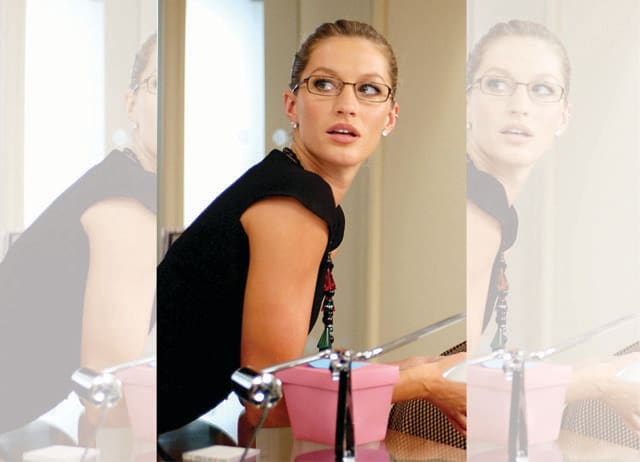 Gisele Bundchen in The Devil Wears Prada? Office siren core. Gisele Bundchen in The Devil Wears Prada? Office siren core.