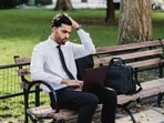 A smart laptop messenger bag designed for organised workdays, comfortable commutes and polished professional style.(Pexels)