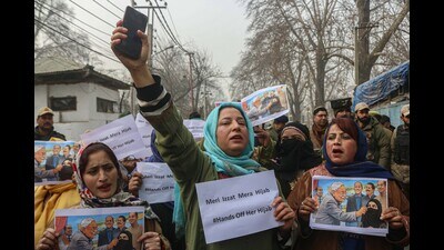 PDP supporters hold placards during a protest against Bihar CM Nitish Kumar over hijab row, in Srinagar on Friday. (Waseem Andrabi /HT) PDP supporters hold placards during a protest against Bihar CM Nitish Kumar over hijab row, in Srinagar on Friday. (Waseem Andrabi /HT)