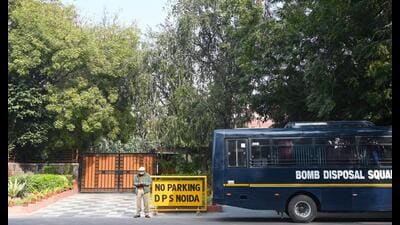 Panic across Noida schools after hoax bomb threat (HT photo) Panic across Noida schools after hoax bomb threat (HT photo)