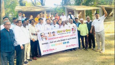 Shiv Sena (UBT) on Friday agitated against the Bharatiya Janata Party at Peshwe Park over the incomplete Chhatrapati Shivaji Maharaj memorial lying in the garden gathering dust. (HT)