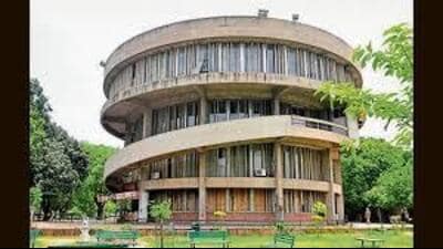 The two defaulters from Chandigarh are MCM DAV College for Women, Sector 36, and DAV College, Sector 10, that have been functioning under officiating principals far beyond the prescribed six-month limit laid down in the PU Calendar. (HT File Photo) The two defaulters from Chandigarh are MCM DAV College for Women, Sector 36, and DAV College, Sector 10, that have been functioning under officiating principals far beyond the prescribed six-month limit laid down in the PU Calendar. (HT File Photo)