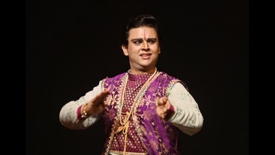 Tribhuwan Maharaj performing at Bhatkhande Sanskriti Vishwavidyalaya, in Lucknow, on Friday (Mushtaq Ali/HT) Tribhuwan Maharaj performing at Bhatkhande Sanskriti Vishwavidyalaya, in Lucknow, on Friday (Mushtaq Ali/HT)