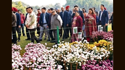 UT administrator Gulab Chand Kataria inaugurated the 38th Chrysanthemum Show at Terraced Garden in Sector 33, Chandigarh, on Friday. (Keshav Singh/HT) UT administrator Gulab Chand Kataria inaugurated the 38th Chrysanthemum Show at Terraced Garden in Sector 33, Chandigarh, on Friday. (Keshav Singh/HT)