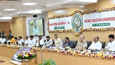కలెక్టర్ల సదస్సులో సీఎం చంద్రబాబు కలెక్టర్ల సదస్సులో సీఎం చంద్రబాబు
