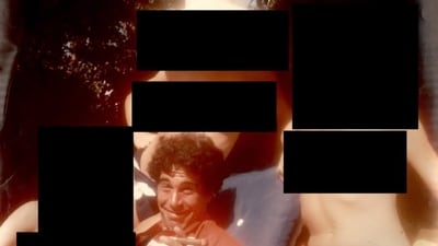 New Jeffrey Epstein photo from the files. 