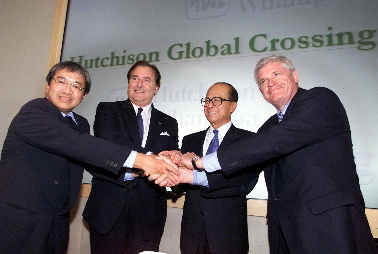 Gary Winnick, second from left, pictured in 1999 when Global Crossing was making deals to lay fiber-optic cable around the world. Gary Winnick, second from left, pictured in 1999 when Global Crossing was making deals to lay fiber-optic cable around the world.