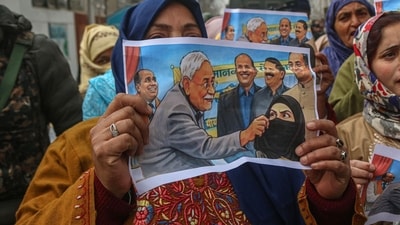 People's Democratic Party (PDP) Supporters hold placards during a protest against Bihar Chief Minister Nitish Kumar over hijab issue. (HT Photos)