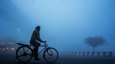 Gram it: This is how Delhi woke up today! As a man bicycles amid dense fog in the morning hours, in Mayur Vihar, the talks of reduced visibility in the Capital continue. Over 100 flights were cancelled at the Indira Gandhi International (IGI) Airport amid such weather conditions. (Photo: Ravi Choudhary/PTI )
