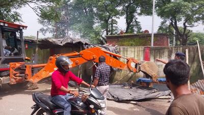 The Dhanbad Municipal Corporation (DMC) intensified its ongoing campaign against single-use plastic and illegal encroachments (HT Photo/Representative use)