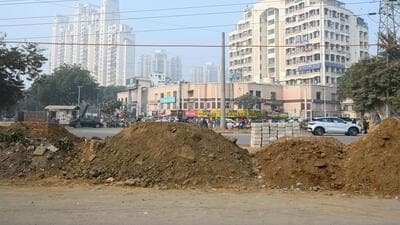 The dug up stretch seen near DLF phase 4 in Gurugram on Saturday. (Parveen Kumar/HT) The dug up stretch seen near DLF phase 4 in Gurugram on Saturday. (Parveen Kumar/HT)
