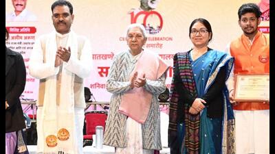 UP governor Anandiben Patel (3rd from right) at Bhatkhande Sanskriti Vishwavidyalaya function in Lucknow. (Sourced) UP governor Anandiben Patel (3rd from right) at Bhatkhande Sanskriti Vishwavidyalaya function in Lucknow. (Sourced)