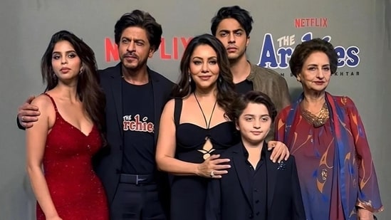 Several videos of Aryan Khan’s nani getting emotional during the award ceremony have surfaced on social media.