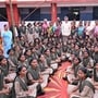 విద్యార్థినిలతో సీఎం చంద్రబాబు