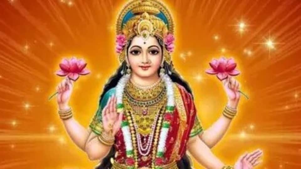 বাড়িতে কী ধরনের লক্ষ্মী মূর্তি রাখলে কী প্রভাব পড়ে? জেনে নিন