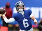 New York Giants quarterback Jaxson Dart (6) makes a pass against the Minnesota Vikings 