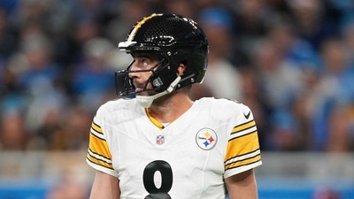 Aaron Rodgers of the Pittsburgh Steelers looks on during the first quarter against the Detroit Lions at Ford Field on December 21. (Getty Images via AFP)