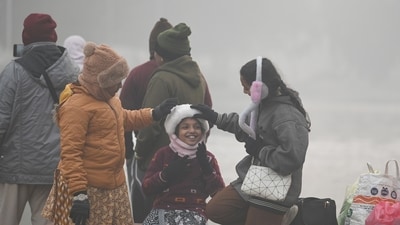 Bengaluru weather: With temperatures dropping 5 to 7 degrees Celsius below normal, residents are advised to take precautions as chilly conditions persist in the coming days. (Photo: Raj K Raj/HT) Bengaluru weather: With temperatures dropping 5 to 7 degrees Celsius below normal, residents are advised to take precautions as chilly conditions persist in the coming days. (Photo: Raj K Raj/HT)