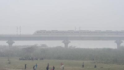 Delhi clocked an AQI of 377 at 4pm on Sunday, an improvement from 398 on Saturday, but the 11th straight day pollution levels were in the “very poor” band or worse. (Sanjeev Verma/HT)
