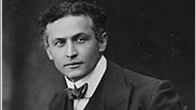 Harry Houdini was the most famous magician of the 20th century Harry Houdini was the most famous magician of the 20th century