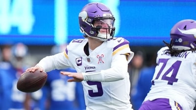 Minnesota Vikings quarterback JJ McCarthy (9) drops back to pass against the New York Giants (IMAGN IMAGES via Reuters Connect)