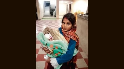 Khushboo Kumari reunites with his infant son (HT Photo) Khushboo Kumari reunites with his infant son (HT Photo)