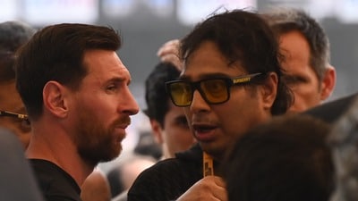 যুবভারতী-কাণ্ডে নয়া মোড় (Hindustan Times) যুবভারতী-কাণ্ডে নয়া মোড় (Hindustan Times)