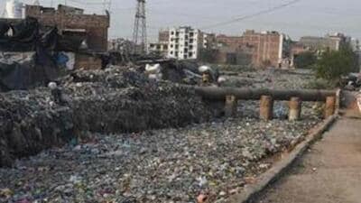 Out of the 1,799 unauthorised colonies in the Capital, only 1,235 have sewage connections. (HT Archive) Out of the 1,799 unauthorised colonies in the Capital, only 1,235 have sewage connections. (HT Archive)