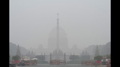 Rashtrapati Bhavan shrouded in dense winter fog on Sunday morning. (Sanjeev Verma/HT Photo)