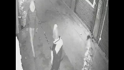Screen-grab from CCTV footage showing three suspected thieves. (SOURCED) Screen-grab from CCTV footage showing three suspected thieves. (SOURCED)