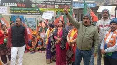 The West Singhbhum unit of BJP staged a sit-in demonstration led by Geeta Koda outside the CSH on Sunday (HT Photo) The West Singhbhum unit of BJP staged a sit-in demonstration led by Geeta Koda outside the CSH on Sunday (HT Photo)