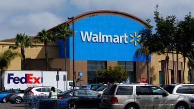 This Christmas season, several U.S. retailers will prioritize family time by closing their doors, while others such as CVS and Walgreens will offer limited hours. Walmart, however, will remain closed on Christmas Day. (REUTERS)