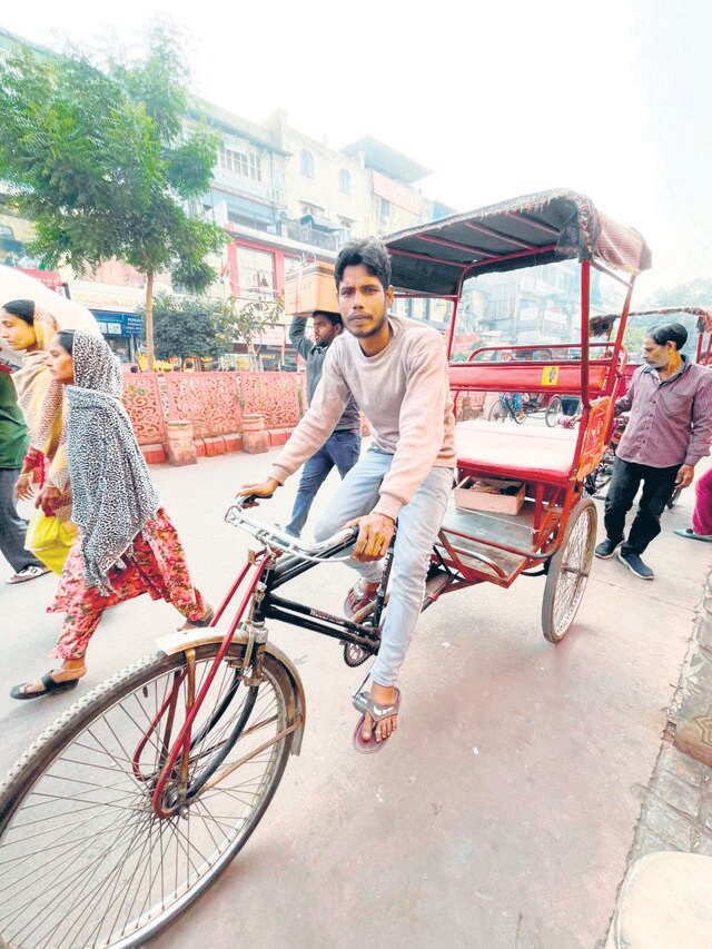 Making a living in Delhi’s toxic air Making a living in Delhi’s toxic air