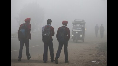 Students walk to their school amid dense fog on a cold winter morning, in Amritsar on Monday. (ANI) Students walk to their school amid dense fog on a cold winter morning, in Amritsar on Monday. (ANI)