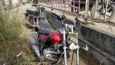 The two bikes had a head-on collision around 11pm. All the four people were injured, and were rushed to a nearby hospital by the police. Two of them succumbed during the treatment, while two others are under treatment. (Sakib Ali/HT Photo) The two bikes had a head-on collision around 11pm. All the four people were injured, and were rushed to a nearby hospital by the police. Two of them succumbed during the treatment, while two others are under treatment. (Sakib Ali/HT Photo)
