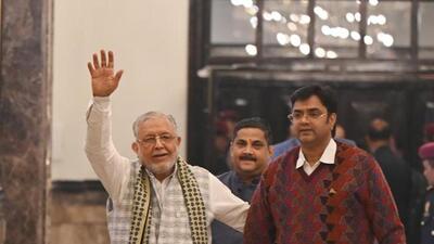 Uttar Pradesh finance minister Suresh Khanna on way to attend the state assembly session on Monday. (Deepak Gupta/HT) Uttar Pradesh finance minister Suresh Khanna on way to attend the state assembly session on Monday. (Deepak Gupta/HT)