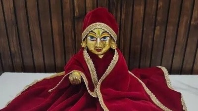 প্রচন্ড ঠান্ডায় বাড়ির গোপালের পুজোয় রাখুন