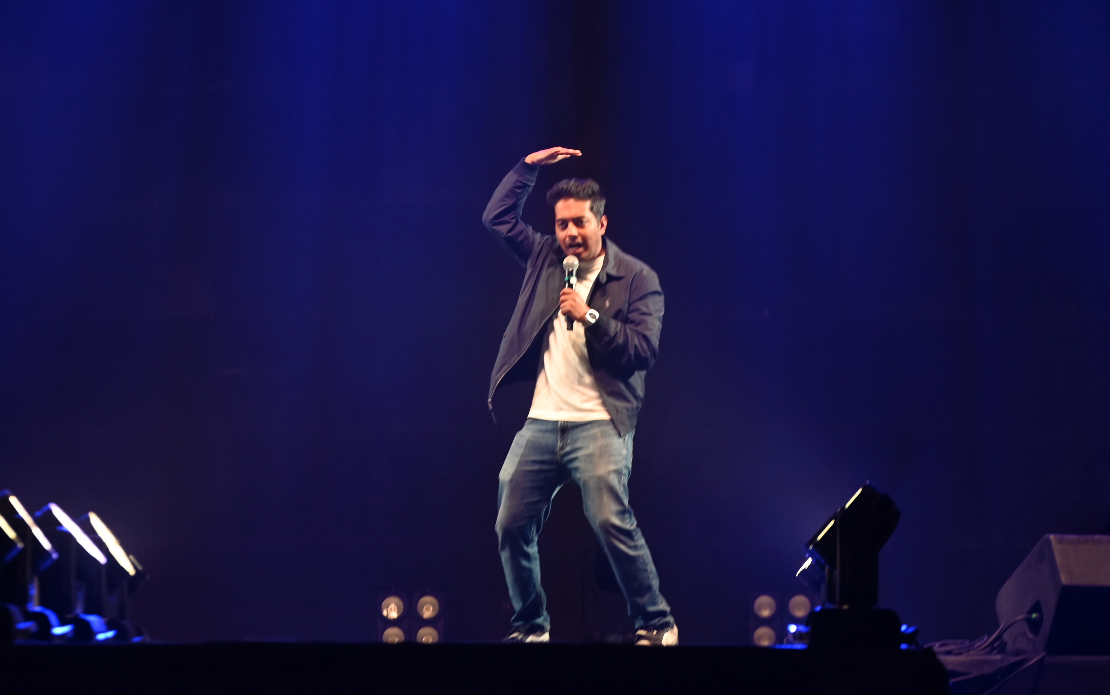 Stand-up comedian Aakash Gupta during the show (Photo: Mustaq Ali/HT) Stand-up comedian Aakash Gupta during the show (Photo: Mustaq Ali/HT)