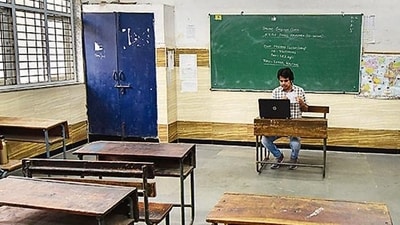 The Delhi government has directed all government, government-aided and unaided recognised private schools to switch to hybrid classes for all grades except Classes 11 and 12, while mandating fully online teaching for students up to Class 5. (File photo/ PTI) The Delhi government has directed all government, government-aided and unaided recognised private schools to switch to hybrid classes for all grades except Classes 11 and 12, while mandating fully online teaching for students up to Class 5. (File photo/ PTI)