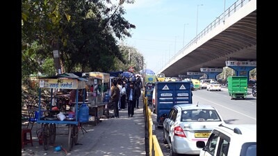 Locals claim vendors often return within days of civic drives, allegedly after receiving advance warnings. (HT Archive) Locals claim vendors often return within days of civic drives, allegedly after receiving advance warnings. (HT Archive)