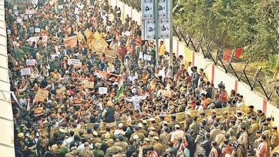 People protest near Bangladesh High Commission in New Delhi on Tuesday. (Sanchit Khanna/HT) People protest near Bangladesh High Commission in New Delhi on Tuesday. (Sanchit Khanna/HT)