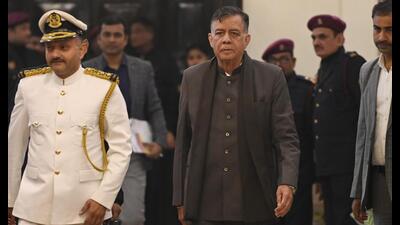 Speaker Satish Mahana on his way to attend the third day of UP assembly winter session in Lucknow on Tuesday. (Deepak Gupta/HT)