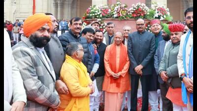 UP chief minister Yogi Adityanath and others paying tribute to Ch Charan Singh in Lucknow on Dec 23. (HT photo) UP chief minister Yogi Adityanath and others paying tribute to Ch Charan Singh in Lucknow on Dec 23. (HT photo)