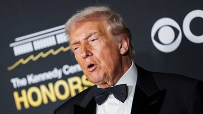 President Donald Trump poses on the red carpet for the 2025 Kennedy Center Honors at the John F. Kennedy Center for the Performing Arts in Washington, D.C., U.S., December 7, 2025. REUTERS/Jeenah Moon/File Photo (REUTERS)