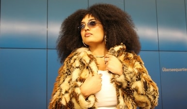 Faux fur coat styling tips (Pexels) Faux fur coat styling tips (Pexels)