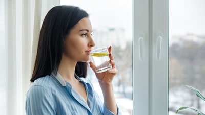 Lemon water for blood pressure? A cardiologist explains what actually helps. (Adobe Stock) Lemon water for blood pressure? A cardiologist explains what actually helps. (Adobe Stock)