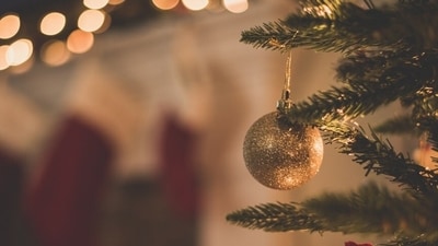 Christmas Eve 2025: Will banks, post offices, UPS and FedEx be open in US? (Unsplash) Christmas Eve 2025: Will banks, post offices, UPS and FedEx be open in US? (Unsplash)