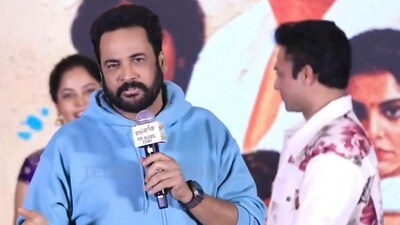 తప్పుగా మాట్లాడాను.. క్షమించండి.. ఆ రెండు మాటలు అనాల్సింది కాదు.. నా ఉద్దేశం మంచిదే: దిగి వచ్చిన శివాజీ తప్పుగా మాట్లాడాను.. క్షమించండి.. ఆ రెండు మాటలు అనాల్సింది కాదు.. నా ఉద్దేశం మంచిదే: దిగి వచ్చిన శివాజీ