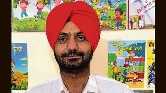 Karamjit Singh Grewal, a state and national award-winning Punjabi teacher from Government High School, Kheri Jhameri. (HT Photo)